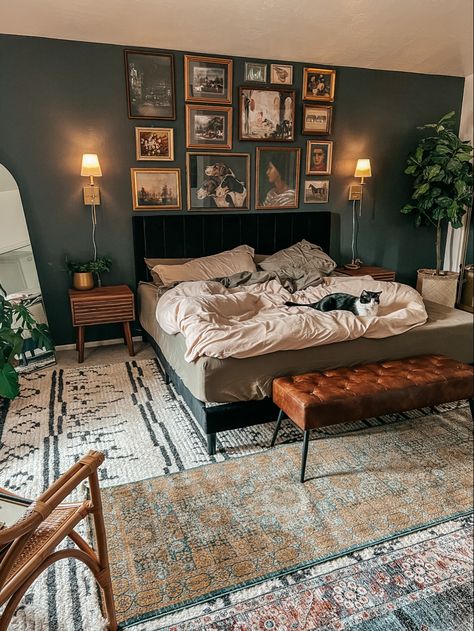 Cottagecore Bedroom Black Furniture, Eclectic Bedroom Inspirations, Cool Home Designs, Soft Moody Bedroom, Cuartos Ideas, Virginia House, Decor Ideas Bedroom, Dark Home Decor, Bedroom Decor Cozy