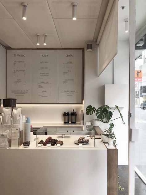 Minimalist Coffee Bar, Minimal Coffee Shop, Kaffe Station, Minimal Coffee, Bakery Interior, Small Coffee Shop, Bakery Design Interior, Minimalist Coffee, White Cafe