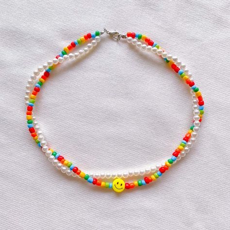 Chocker Aesthetics, Collares Aesthetic Diy, Ideas Para Pulseras Aesthetic, Beads Necklace Aesthetic, Collar Aesthetic, Collares Aesthetic, Multicolor Bracelet, Preppy Jewelry, Indie Jewelry