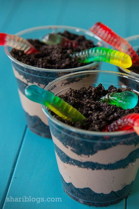 Cup of Dirt | 19 Rad Recipes Every '90s Snack Junkie Will Appreciate Worm Dessert, Oreo Dirt Cups, Oreo Dirt, Dirt Cups, Fest Mad, Halloween Fest, Dirt Cake, Dessert Dips, Deilig Mat