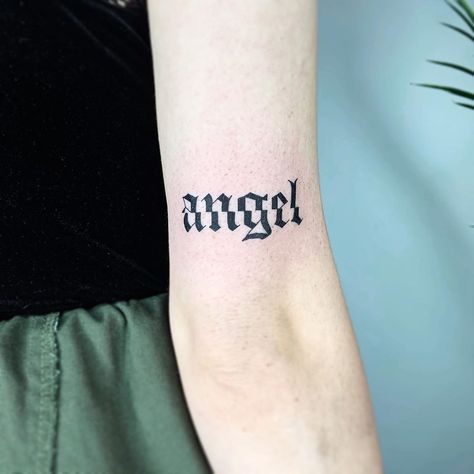 Ellepleure sur Instagram : Angel . . . . #blackworkerssubmission #blackworkers #darkartists #blxckink #darkness #btattoing #tinytattoo #gothic #angeltattoo #angel… Gothic Words, Gothic Text, Gothic Lettering, C Tattoo, Text Tattoo, Small Pretty Tattoos, Tattoo Script, Angel Tattoo, Tattoo Lettering Fonts