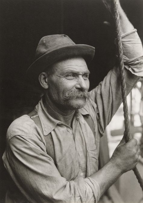 Lewis Wickes Hine, Joel Meyerowitz, Josef Sudek, Straight Photography, Lewis Hine, William Klein, Edward Steichen, Berenice Abbott, Antique Photography