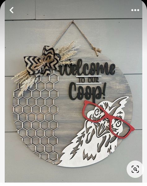 New Home Door Hanger, Making Crafts To Sell, Round Family Sign, Cow Front Door Sign, Door Hanging Sign, Door Circle Signs, Welcome To The Coop Sign, Chicken Door Sign, Cute Door Hanger Ideas