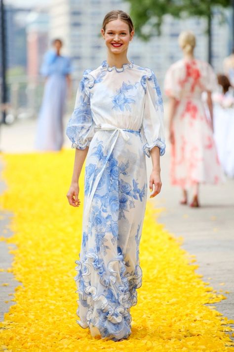 Lela Rose RTW Spring 2020 [PHOTOS] – WWD Best Of Fashion Week, Lela Rose, Ready To Wear Collection, Live Fashion, Magazine Photography, Runway Fashion, Fashion News, Fashion Photography, Fashion Show