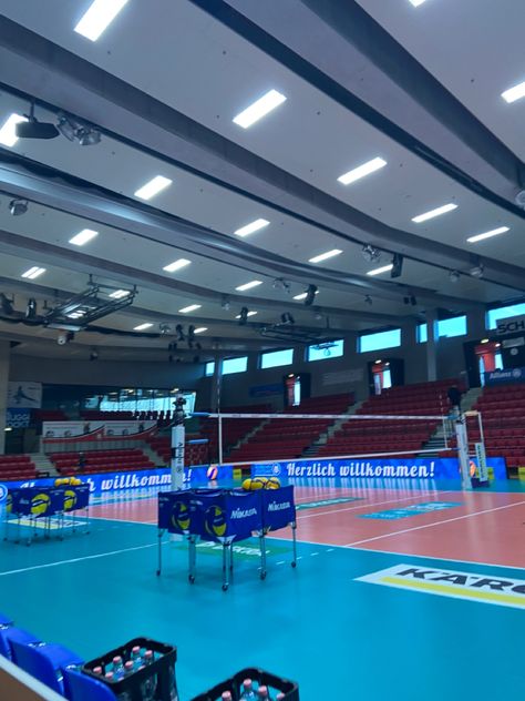 Volleyball Gym Aesthetic, Volleyball Game Aesthetic, Vball Pics Aesthetic, Siatkowka Aesthetic, Volleyball Aesthetic Setter, Volleyball Manager Aesthetic, Volleyball Setter Aesthetic, Aesthetic Volleyball Photos, Volleyball Court Aesthetic