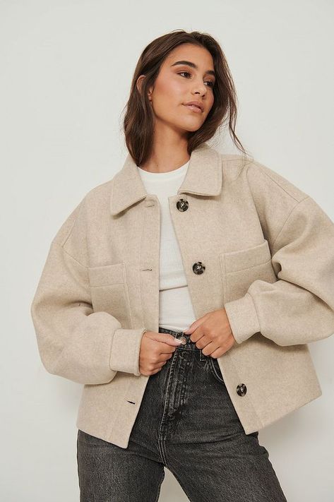 Wool Jacket Outfit, Cream Jacket Outfit, Short Coat Outfit, Beige Jacket Outfit, Short Jacket Outfit, Oversized Jacket Outfit, Cropped Jacket Outfit, Jacket Outfit Women, Beige Vest