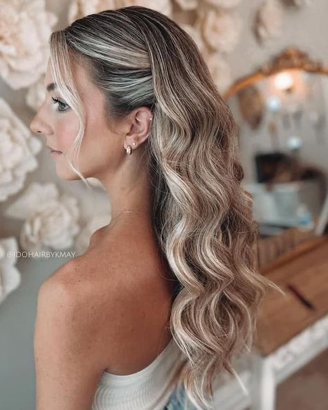 Versatile and Stylish: Side-Swept Hair for Any Event Eras Hair, Blonde Wedding Hair, Bridemaids Hairstyles, Bridal Hair Down, Side Swept Hairstyles, Guest Hair, Bridesmaid Hair Makeup, Beach Hairstyles For Long Hair, Elegant Wedding Hair