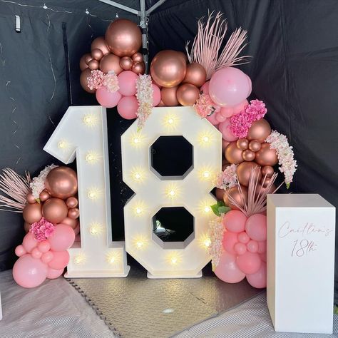 E I G H T E E N 💕🎀🌸💗 Pretty in pink💫 Our light up 18 & personalised cake stand set up for Caitlin’s garden party this weekend!… | Instagram 18th Balloon Arch, 18th Birthday Set Up, Light Up Numbers With Balloons, Pink Sweet 16 Decorations, Personalized Cake Stand, Sweet 13, 18th Party, Graduation Centerpieces, Debut Gowns