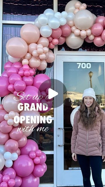 Balloon Setup Ideas, Balloon Arch Business Opening, Ballon Store Design, Business Balloon Garland, Balloon Garland Around Door, Storefront Balloon Garland, Grand Opening Ideas Business Decorations Store, Front Porch Balloon Garland, Grand Opening Balloon Arch