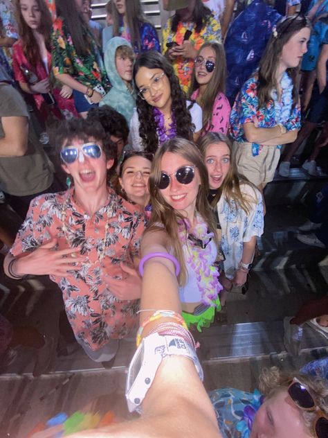 Hawaiian Fnl Theme Outfits, Luau Football Game, Beach Frat Party, Tropical Theme Football Game, Pool Party Football Theme Outfits, Hawaiian Student Section, Hawaiian Day, Neon Fits Party, Beach Theme School