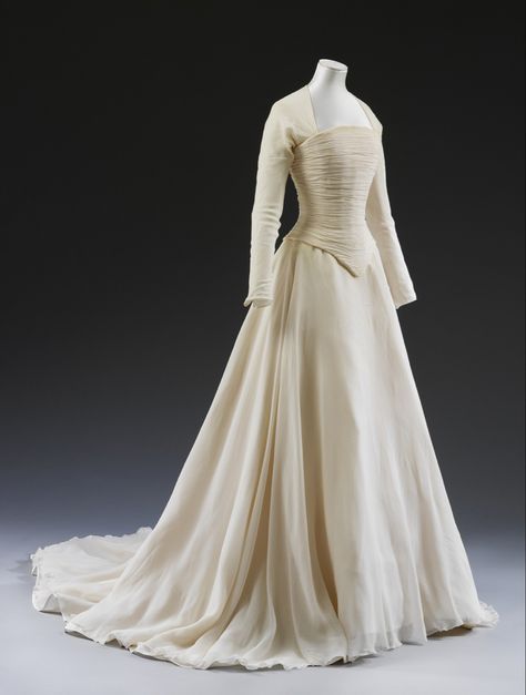 Wedding dress designed by Jasper Conran 1994 19th Century Wedding Dress, Sarah Chatto, Dress 1900, Lady Sarah Chatto, Brides Dress, Wedding Destinations, Wedding Brides, Wedding Dresses Cinderella, Royal Wedding Dress