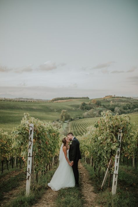 Vineyard Wedding Decor, Vineyard Wedding Reception, Vineyard Wedding Inspiration, Candlelit Reception, Wedding In Tuscany, Wedding Couple Photos, Tuscan Wedding, The Vineyard, Wine Wedding