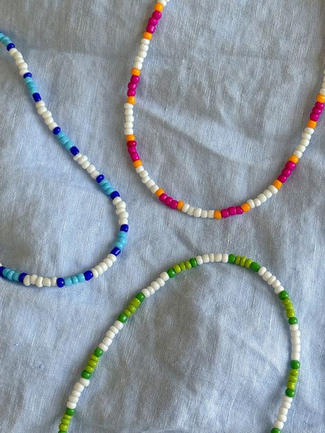 Cute Necklace Ideas Beads, Ideas For Beaded Necklaces, Beaded Bracelets And Necklaces, Jewelry Design Beads, Colorful Beaded Jewelry, Neckles Ideas, Winter Beaded Necklace, Beaded Bracelet Inspiration, Handmade Jewellery Design