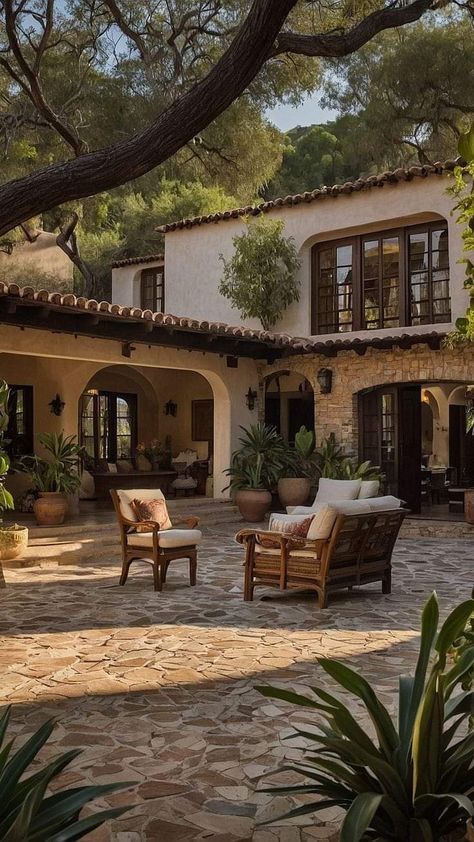 Spanish Colonial House Exterior Hacienda Style, Mexican Style Hacienda Homes, Mexican House Modern, Herencia Style Homes, Modern Mexican House Exterior, Hacienda Homes Exterior, Spanish House Design Exterior, Spanish Hacienda Exterior, Casita Style Homes