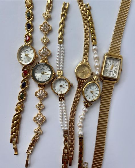 ☁️✨vintage-style gold watches☁️✨ shop link in bio! #vintage #jewelry #vintagewatch #vintageinspired #daintywatch #explore Cool Vintage Jewelry, Gold Bracelet Vintage, Cute Fall Jewelry, Cool Watches Women, Gold Bracelet Watch, Little Gold Watch, Gold Vintage Bracelets, Vintage Bracelet Watch, Jewelry Inspo Aesthetic