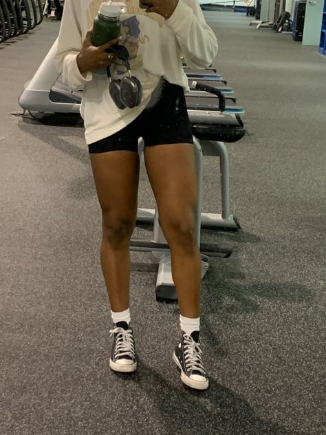 Gym Aethstetic Girl, Going To Gym Aesthetic, Work Out Aesthetic Black Women, Gym Asethic Women, Gym Photo Dump, Black Fit Girl Aesthetic, Gym Pics Black Women, Gym Black Women Aesthetic, Black Woman Workout Aesthetic