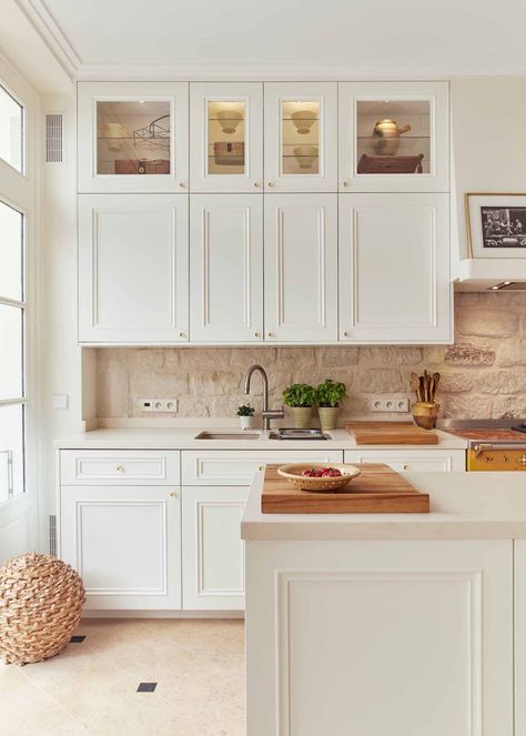 Small French Kitchen, British Country Kitchen, French Kitchen Design, French Country Kitchen Ideas, French Country Kitchen Designs, British Kitchen, Country Kitchen Ideas, Country Kitchen Designs, French Country Kitchens