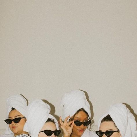 Wedding Planning Resource on Instagram: "Spa bachelorette anyone? We love the idea of a little pamper party to relax before your big day. If you’re doing a bach weekend, it maybe be a good idea to end with a spa day after you’ve had your GNO! 🧖‍♀️🥂  Photo Creds in order: @jasmineacarrillo @sugarmagnoliabakehouse kjeaddean3 on Pinterest  yadi_mercier @pom.paper.events @catchmyparty @pretty.little.daydreams @maaryklein  #wedding #weddingideas #bachelorette #bacheloretteparty #spaday #girlstrip #girlsnight #bridetobe #groomtobe #2024wedding #spa #weddinginspiration #weddingplanning" 30th Birthday Spa Day, Party Before The Wedding, Bachelorette Sleepover Aesthetic, Day Spa Branding, Spa Party Aesthetic, Wellness Retreat Bachelorette Party, Spa Stock Photos, Bachelorette Spa Night, Spa Bridal Shower Ideas