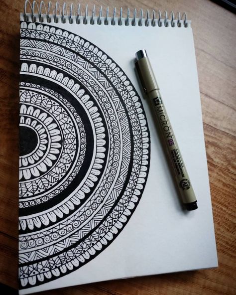 Mandala Sketch, Mandala Book, Doddle Art, Easy Mandala Drawing, Mandela Art, Mandala Art Therapy, Simple Mandala, Mandala Design Pattern, Mandala Art Lesson