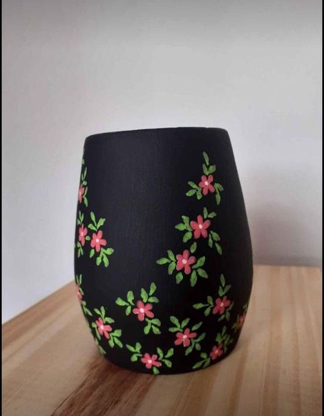 home decor ideas flower pot Terracotta Pot Painting Ideas, Terracotta Pot Painting, Plant Pot Design, Flower Pot Art, Pot Painting, Plant Pot Diy, Pot Design, Flower Pot Design, Painted Pots Diy