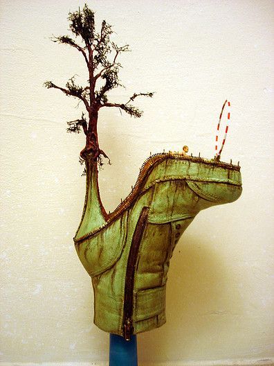 The Surreal Shoe Sculptures of Costa Magarakis - Neatorama Surreal Scenes, Arte Punk, Art Appliqué, Junk Art, A Level Art, Assemblage Art, Shoe Art, Crazy Shoes, Art Plastique