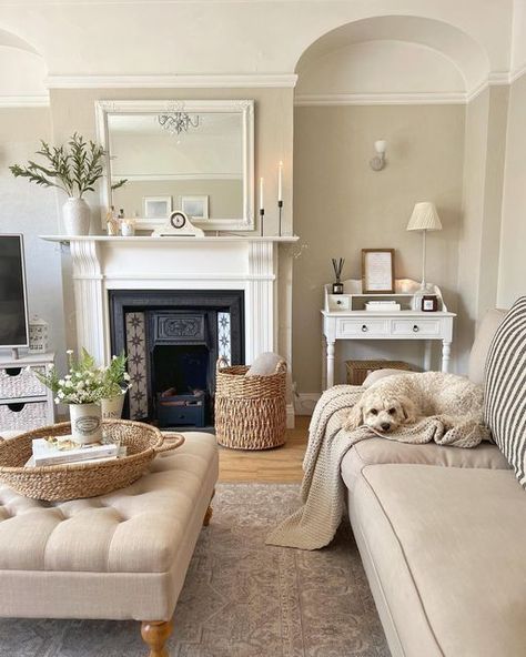 Living Room Wall Color, Victorian Living Room, Opulent Interiors, Bioethanol Fireplace, Beige Living Rooms, Living Room Decor Fireplace, Cosy Living Room, Cottage Living Rooms, Neutral Living Room