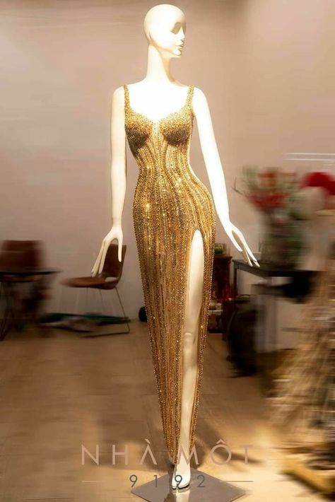 Dr Red Carpet Dresses, Beyonce Award Dresses, Fancy Dresses Red Carpet, Met Gala Dresses Aesthetic, Moulin Rouge Inspired Dress, Outfit Ideas For Special Occasions, Formal Knit Dress, Extravagant Dresses Evening, Met Gala After Party Outfit Ideas