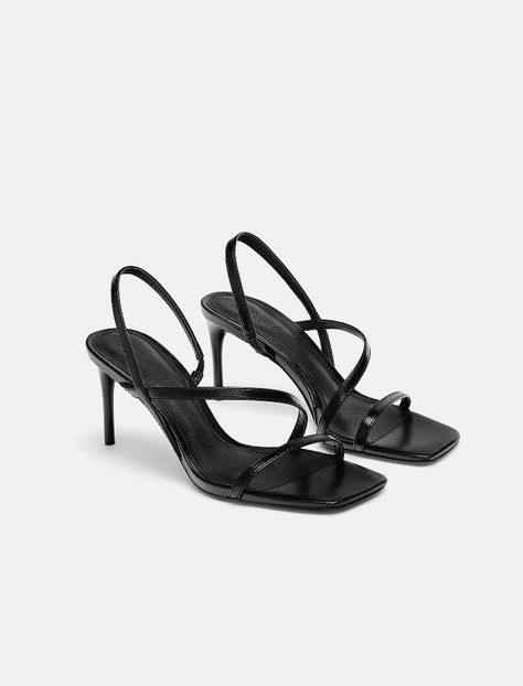 Zara Strappy Sandals 2010 Heels, Flat Women Shoes, Everyday Heels, Zara Strappy, Hak Tinggi, Dr Shoes, Black Strappy Sandals, Easy Style, Strappy Sandals Heels