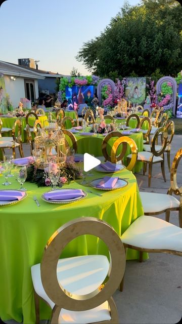 Omar Santillan on Instagram Lemon Green And Gold Wedding Decor, Green And Gold Wedding Decor, Lime Green Wedding Theme, Green Wedding Theme, Sweet 16 Party Themes, Lime Green Weddings, Green And Gold Wedding, Gold Wedding Decor, Green Event