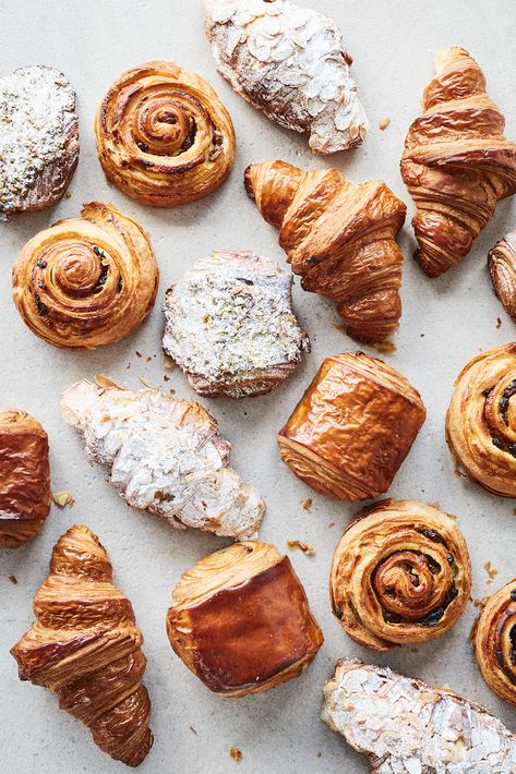 Food Photography Pastries, Crossiant Photography Styling, Baked Goods Photoshoot Ideas, Baked Goods Photography Food Styling, Bakery Items Photography, Bakery Shop Photography, Baked Goods Photography, Bakery Product Photography, Croissant Photoshoot