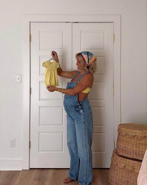 Bump Instagram Pictures, Cute New Mom Outfits, Street Maternity Style, Bohemian Maternity Outfits, Feminine Pregnancy Outfits, Summer Maternity Outfits 2024, Summer Baby Bump Outfits, Simple Maternity Outfits Summer, Beachy Maternity Outfits