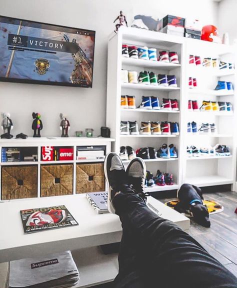 Sneakerhead Closet, Man Room Design, Hypebeast Room Ideas, Sneakerhead Bedroom, Gamer Room Diy, Sneakerhead Room, Sneaker Storage, Hypebeast Room, Shoe Room