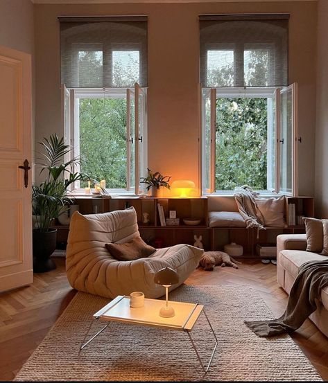 Bean Bag Living Room, Berlin Apartment, Cozy Evening, Living Room Scandinavian, Apartment Decor Inspiration, Decoration Inspiration, Dream House Interior, Apartment Inspiration, Cozy Room