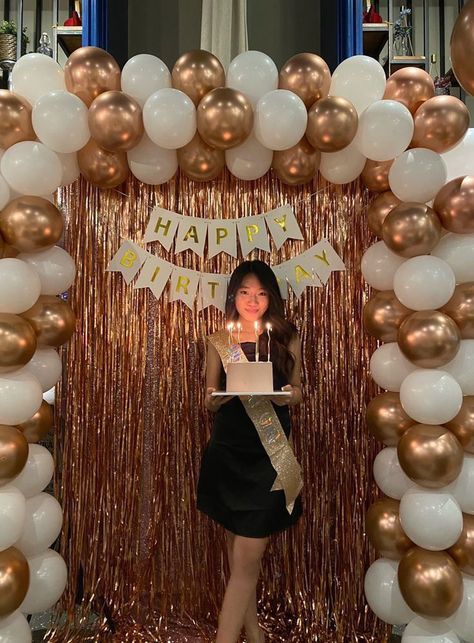 Ballon’s Arch, 18th Birthday Party Decorations At Home, 17 Birthday Decorations At Home, Photo Backdrop Birthday Party, Bday Party Photo Booth Backdrop Ideas, Ballon Arch Birthday Party, Decor Ulang Tahun, 17th Birthday Decoration Ideas, 18th Birthday Party Themes Decoration