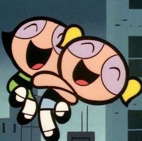 Best Friend Hug, Buttercup Powerpuff Girl, Bubbles And Buttercup, Powerpuff Kızları, Hug Cartoon, Cartoon Bubbles, Friends Hugging, Powerpuff Girls Wallpaper, Best Friends Cartoon