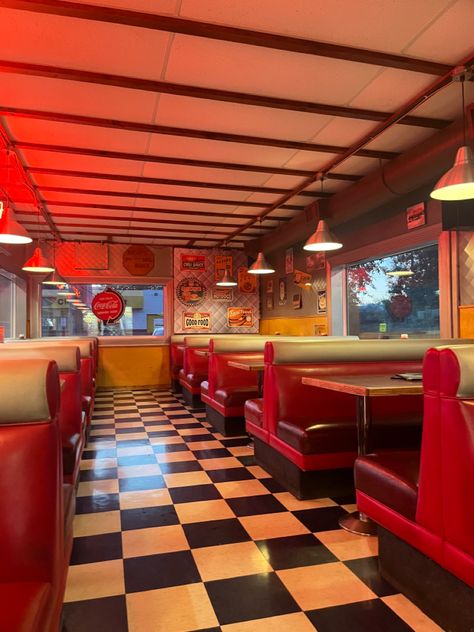 Aesthetic Restraunt Background, Creepy Diner Aesthetic, 80s Diner Exterior, Retro Milkshake Aesthetic, 50s Aesthetic Diner, Family Diner Aesthetic, Old School Diner Aesthetic, Old Diners Vintage, 90s Town Aesthetic