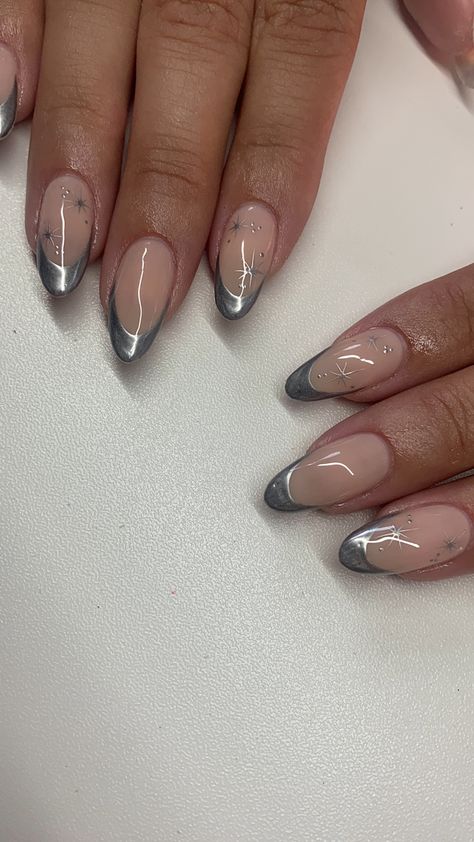 Silver French Tip Nails Almond, Short Almond Nails Designs Simple, Nye Nails 2023, Silver Aura Nails, January Nail Inspo 2024, New Year Nails Design 2024, Silver Almond Nails, Chrome Design Nails, New Year Nails 2023