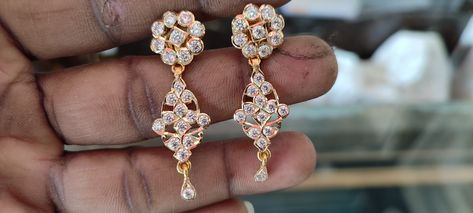 Indian Gold Necklace Designs, Gold Necklace Indian, Gold Necklace Set, Gold Earrings Designs, Ear Stud, Gold Necklace Designs, Stone Studs, Gold Jewellery Design, Jewellery Design