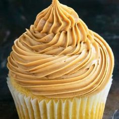 No Cook Caramel Frosting, Easy Caramel Frosting, Caramel Cake Frosting, Caramel Frosting Recipe, Caramel Buttercream Frosting, Peanut Butter Frosting Recipe, Frosting Buttercream, Frosting Ideas, Frosted Tips