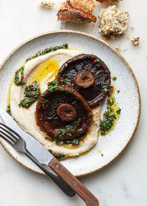 Miso Mushrooms With Butter Bean Purée + Chimichurri - SO VEGAN Vegan Chilli, Sautéed Mushrooms, Gourmet Vegan, Butter Beans, Mushroom Recipes, Smoked Paprika, Vegan Dinners, Veggie Recipes, Lemon Juice