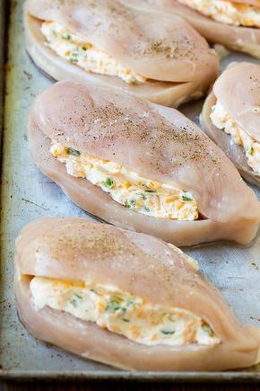 Chicken breasts filled with cream cheese, cheddar cheese and jalapenos. Chicken Breats, Chicken Thights Recipes, Popper Chicken, Jalapeno Popper Chicken, Jalapeno Popper, Makanan Diet, Breast Recipe, Best Chicken Recipes, Jalapeno Poppers