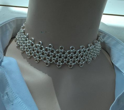 I can make this choker using classic Japanese chainmaille weave from silver plated/ gold plated copper or Sterling Silver rings.  The rings I made using jewellers saw so they close perfectly.There are more then 1000 rings in this choker all opened and closed one ring at a time.  This listing is for 12'' (32cm) choker. If you would like it shorter/longer - e-mail me for a quote. I will need exact circumference of the neck this choker will be made for.  Please allow 1 - 2 weeks for making. Shippin Chainmaille Choker, Chainmaille Jewelry Patterns, Chainmail Patterns, Chainmail Necklace, Chainmail Jewelry, Chainmaille Bracelet, Chain Maille Jewelry, Chain Maille, Choker Necklaces