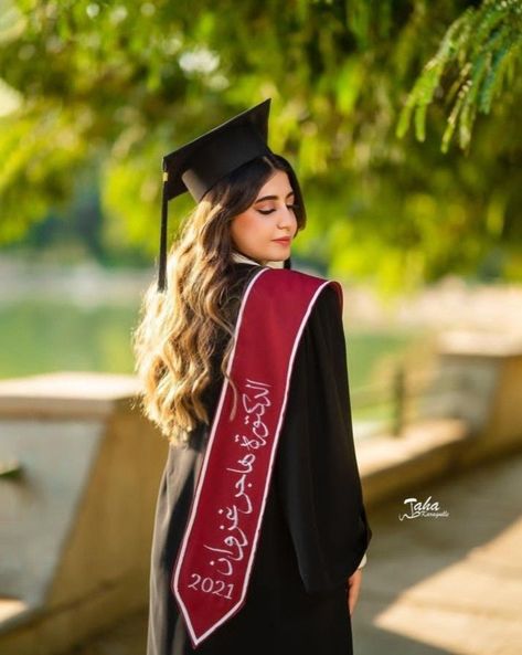 Graduation Outfit Ideas White, Creative Shot For Graduation Studio, High School Graduation Outfit Ideas, School Graduation Outfit, College Graduation Outfit Ideas, Graduation Cap Design Ideas, College Graduation Outfit, Graduation Outfit Ideas High School, Cute Graduation Outfits