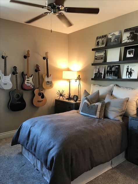 Cozy Room For Men, Musicians Bedroom Aesthetic, Male Rooms Ideas, Bedroom With Guitar On Wall, Guitar Room Aesthetic Dark, Guitar On Wall Decor Bedroom, Bedroom Aesthetic Guy, Masculine Room Decor Men Bedroom, Guitar Nook Room Ideas