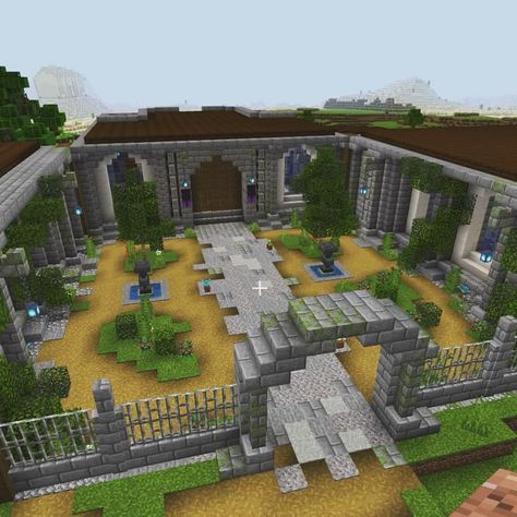 Stone Arch Minecraft, Garden Wall Minecraft, Minecraft Stone Wall Designs, Minecraft Town Hall Medieval, Minecraft Grand Entrance, Minecraft Arena Ideas, Minecraft Stone Wall, Minecraft Entry Way, Minecraft Stone Bridge