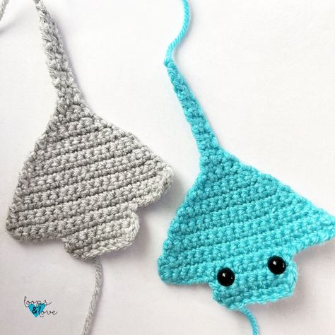 Crochet Stingray Applique, Crochet Sea Animals Applique, Free Manta Ray Crochet Pattern, Mini Stingray Crochet Pattern, Stingray Free Crochet Pattern, Crochet Mini Stingray Free Pattern, Plushie Yarn Crochet, Crochet Fish Amigurumi, Free Crochet Stingray Pattern