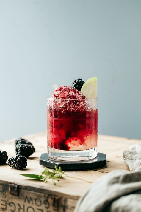 The Italian Bramble (Non-Alcoholic Cocktail) Cocktail Photography, Non Alcoholic Cocktails, Alcoholic Cocktails, Mocktail Recipe, Red Food, Bramble, Non Alcoholic Drinks, Frappe, Non Alcoholic