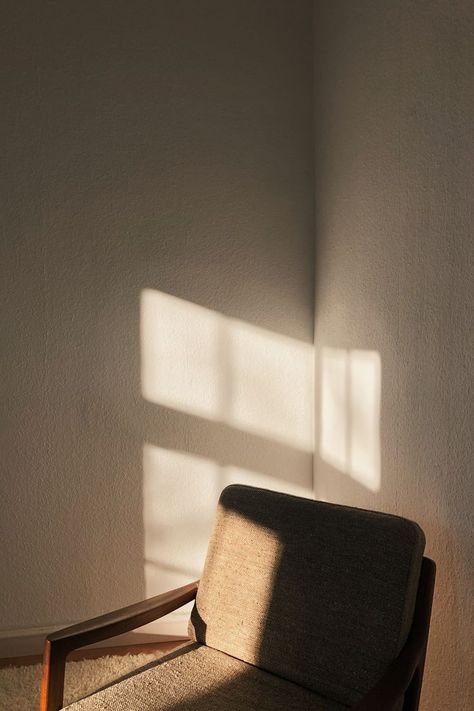 interior, shadows on the wall. Minimalist Photography, Mindful Aesthetic, Fotografi Urban, Minimal Photography, Fotografi Vintage, Shadow Photography, Fotografi Editorial, Mood And Tone, Foto Ideas Instagram