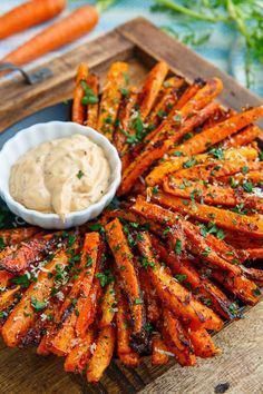 Roasted Carrot Fries, Fedtforbrændende Mad, Carrot Fries, Roasted Carrot, Health Dinner, Carrot Recipes, God Mat, Health Dinner Recipes, Chicken Casserole