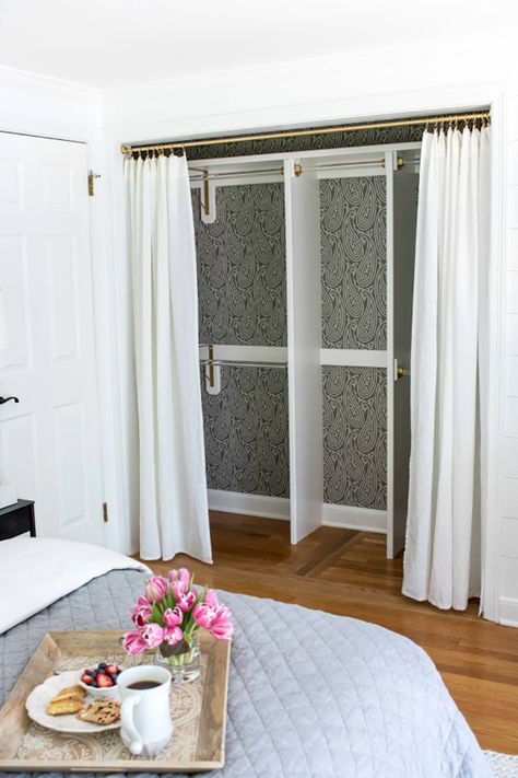 Curtains For Closet Doors, Closet Door Ideas, Ideas Armario, Folding Closet Doors, Door Diy Projects, Diy Closet Doors, Bedroom Closet Doors, Closet Door Makeover, Closet Curtains